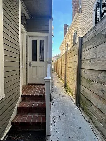 Building Photo - 1117 Bourbon St #2