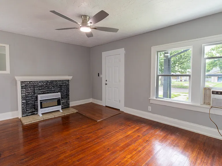 1824 Collins Ave — Photo 3