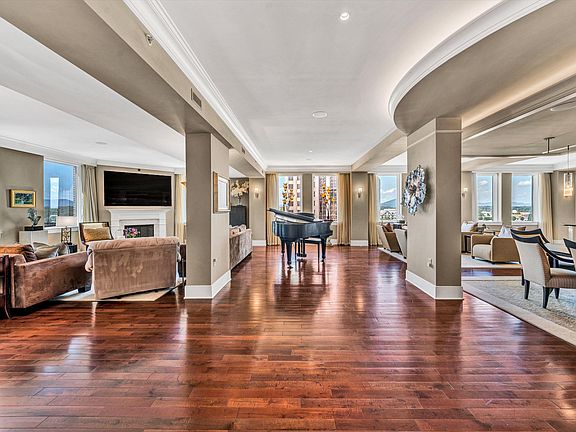 3rd image of 204 Jefferson St #10