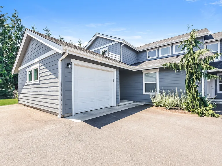 2046 Aaron Dr — Photo 4