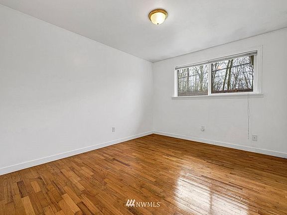 5th image of 22913 Meridian Ave S