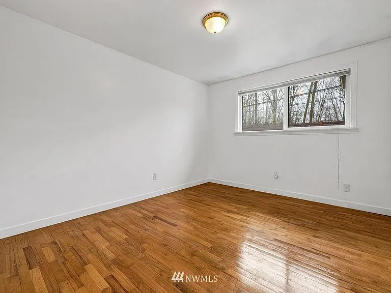 22913 Meridian Ave S — Photo 5