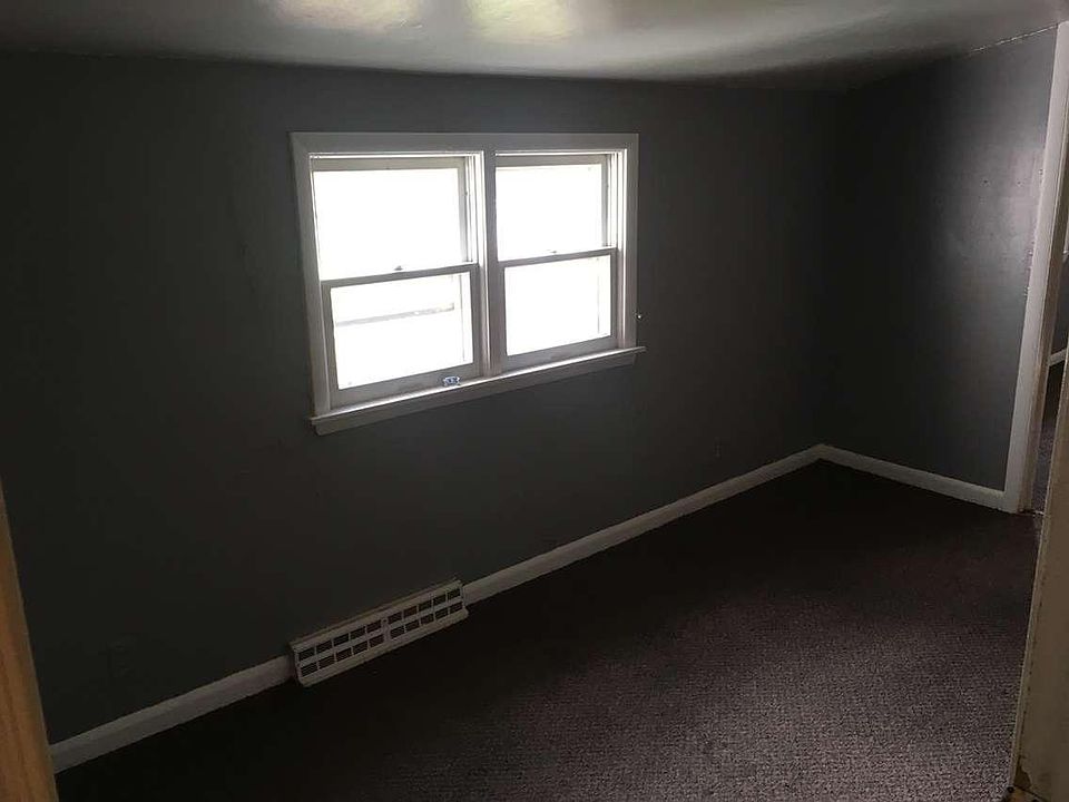1st image of 903 11th Ave W