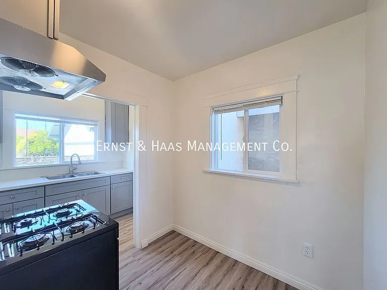 2068 Linden Ave — Photo 5