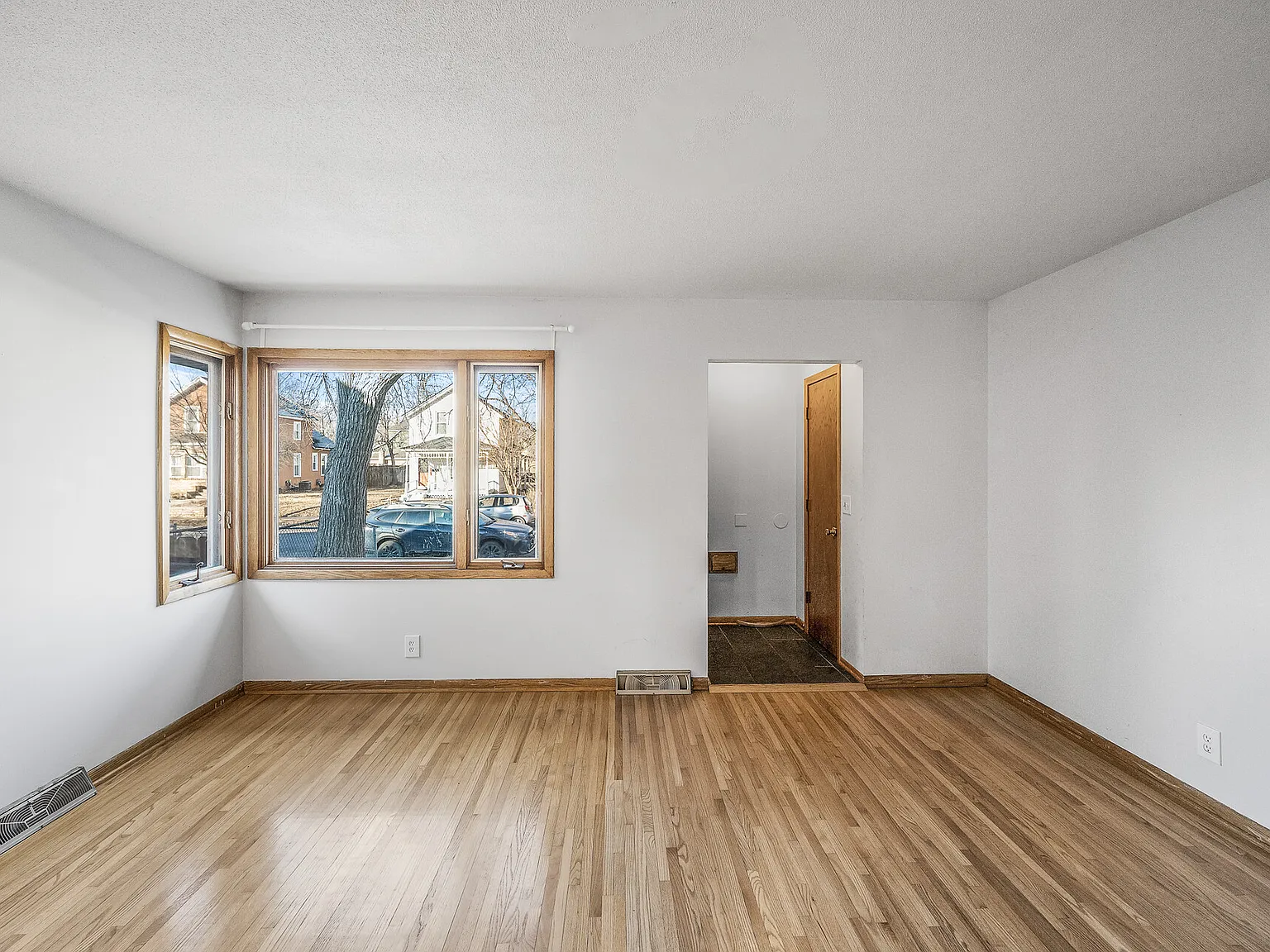 3 bed, 1800 sqft, $1,895 — Photo 2