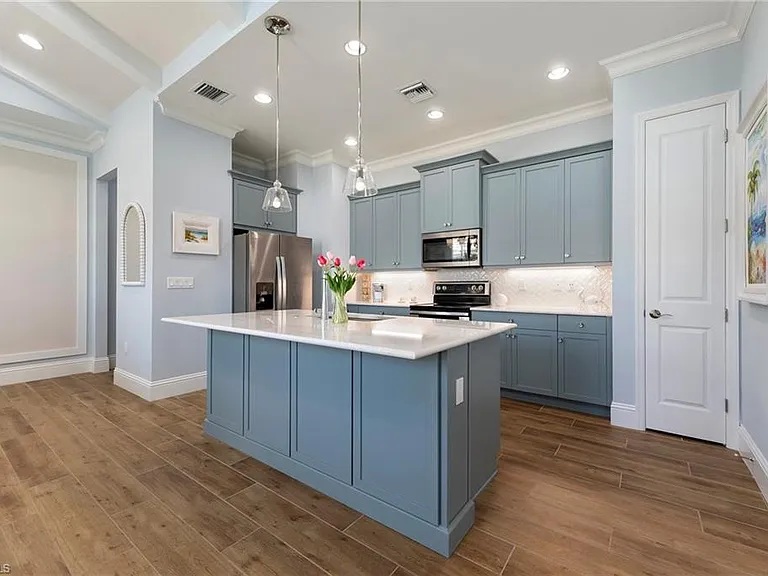 7270 Saona Ct — Photo 5