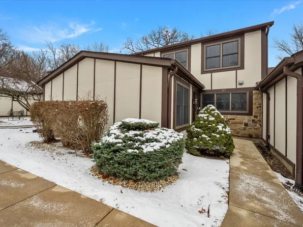 25 White Oak Cir, Saint Charles, IL 60174