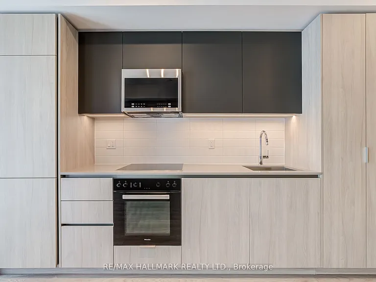 400 King St W #1701 — Photo 12