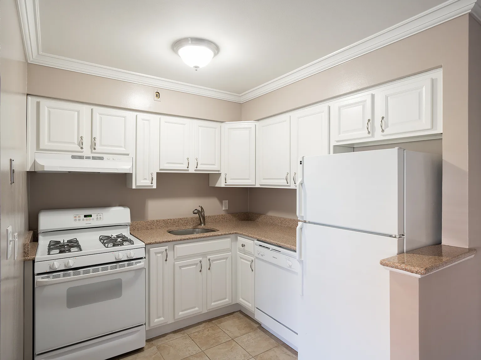 1 bed, 705 sqft, $1,985 — Photo 2
