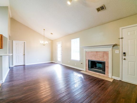 4th image of 1214 Foxwood Dr