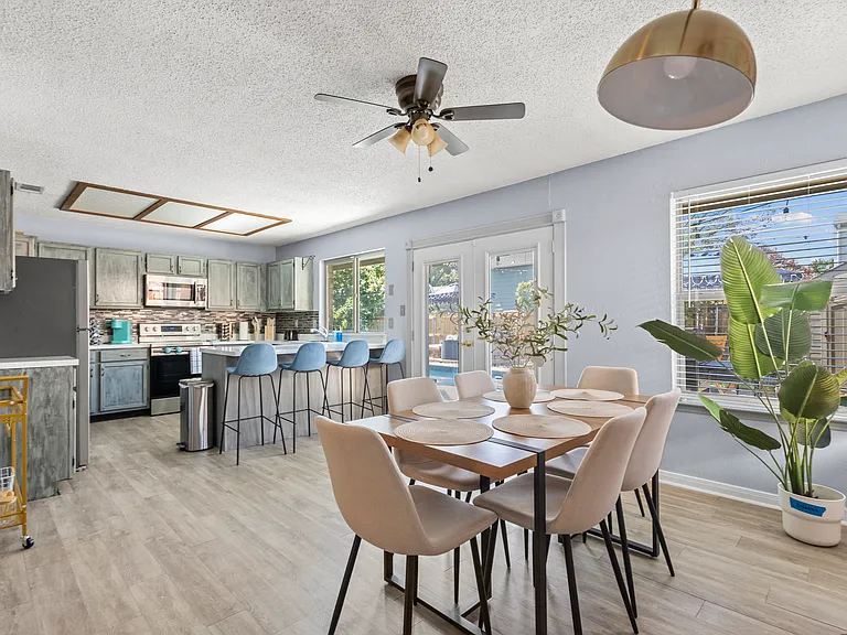 2445 Claremont Dr — Photo 33