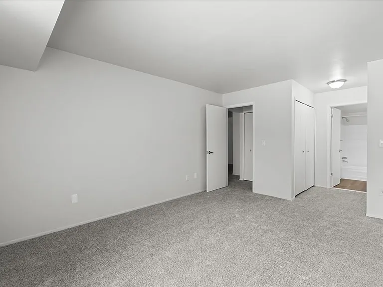 Willow Tree Apartments — Photo 65