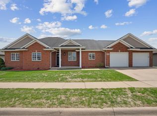 3256 Arrowwood Ln, Dubuque, IA 52001