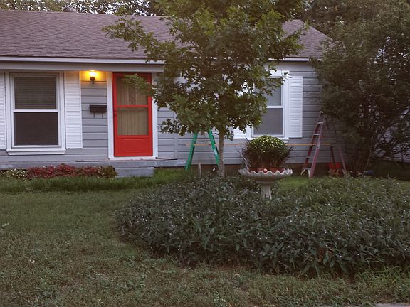 2nd image of 8918 Daytonia Ave
