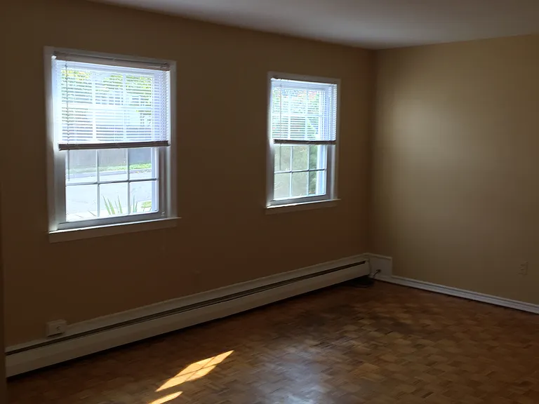 105 Garfield Ave — Photo 6
