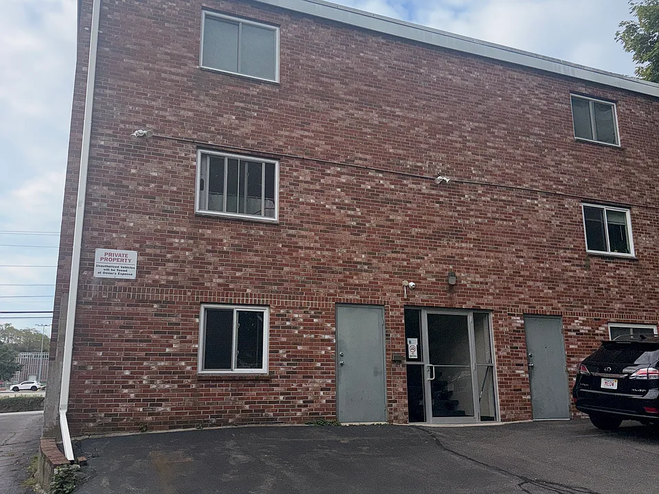 220 Quincy Ave #11