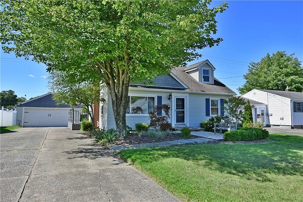 1025 Garfield St photo 1