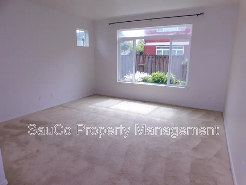 3 bed, 2.5 bath, 1526 sqft, $2,400 — Photo 4