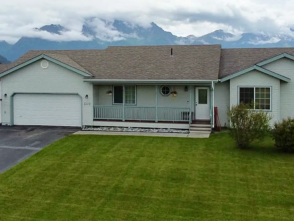1372 N Angus Loop