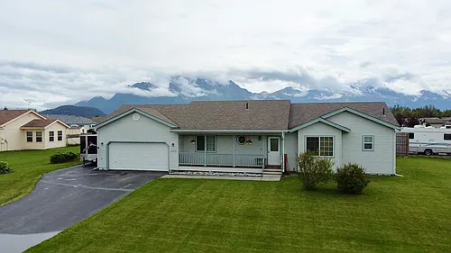 1372 N Angus Loop Photo 1