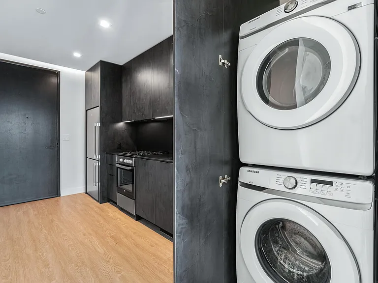 Venue Residences — Photo 52