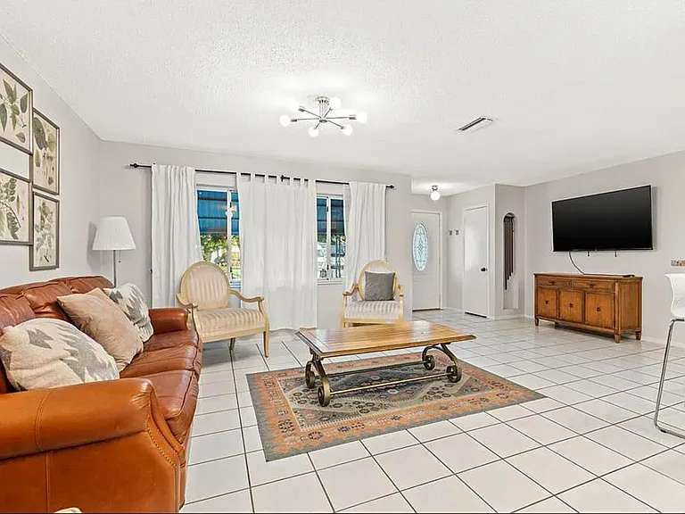 3003 Taunton Dr W — Photo 4
