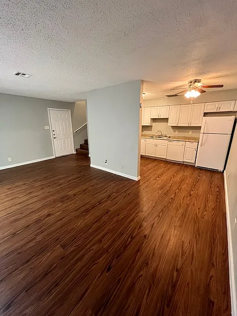 Building Photo - 4906 W Gate Blvd #104