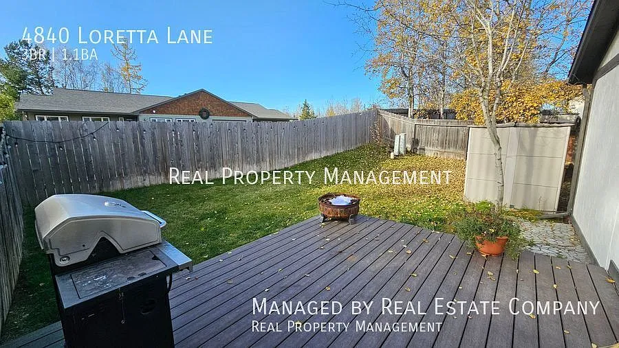 Adorable Three Bedroom Townhome with Fenced Yard and Shed — Photo 4