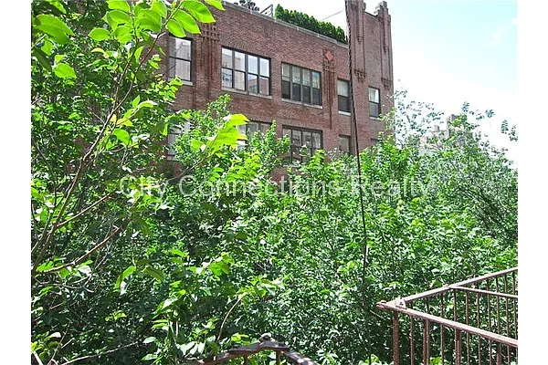 Rented by City Connections Realty | media 27