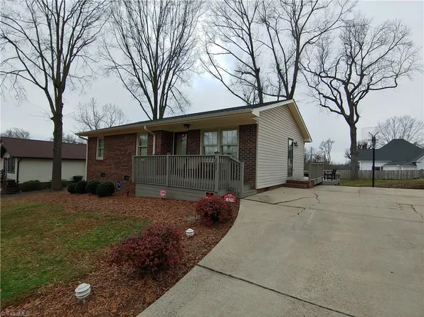 229 N Kennedy St, Eden, NC 27288