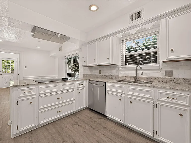 12619 Chriswood Dr — Photo 11