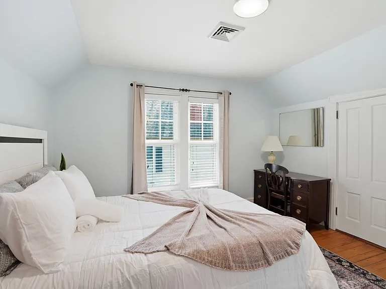 28 Alumni Ave — Photo 15