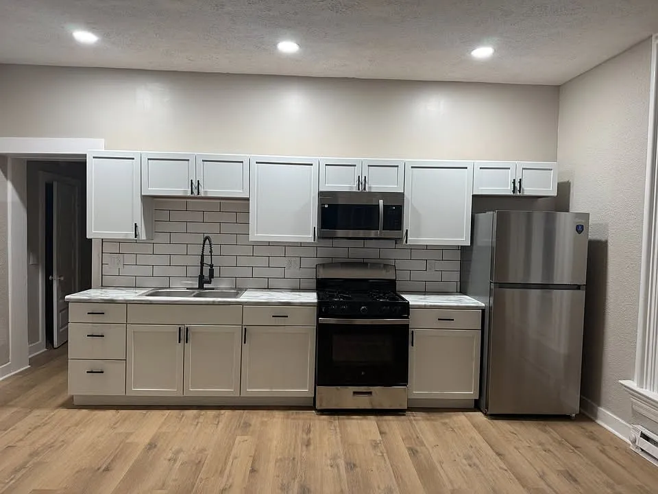 2 bed, 900 sqft, $1,200 — Photo 1