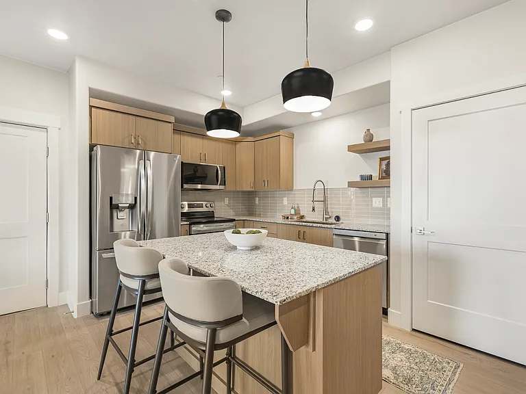 Lincoln Crossing Apts — Photo 9