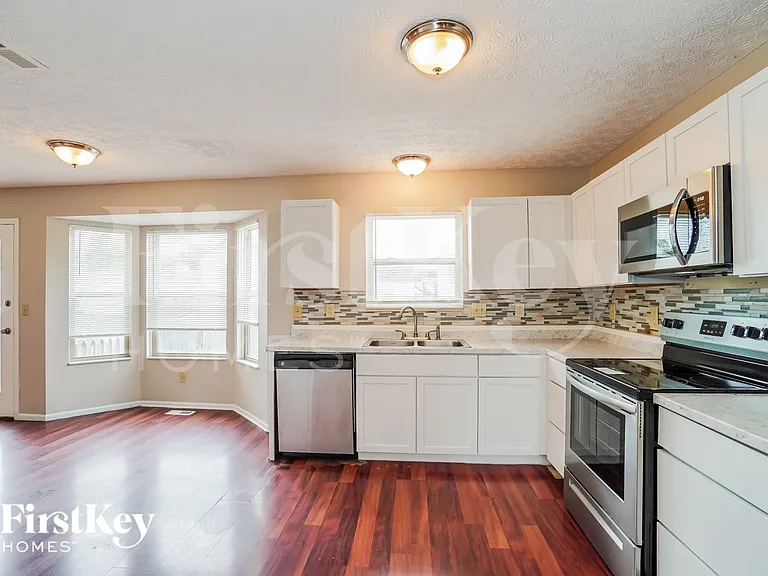 2926 Fenwood Dr — Photo 8