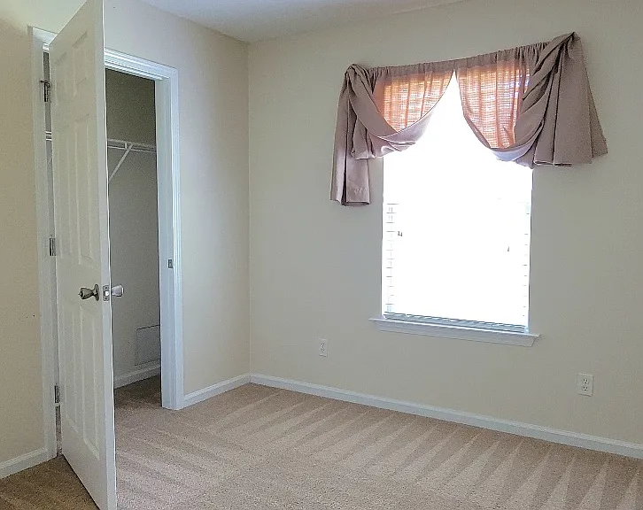 435 Creekside Cir — Photo 5