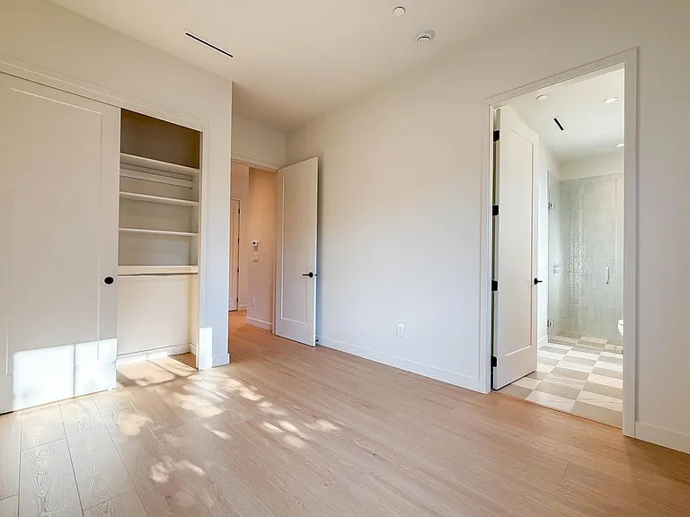 3038 Vine St — Photo 25