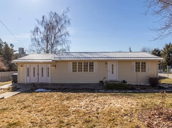 735 W Walnut St, Genesee, ID 83832