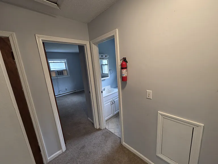 152 Cottage Grv #B — Photo 12