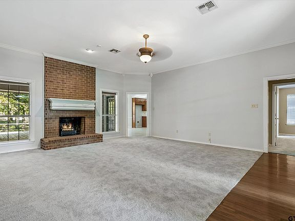 5th image of 810 Glen Ln