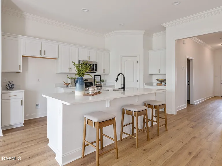 107 Lotus St — Photo 9