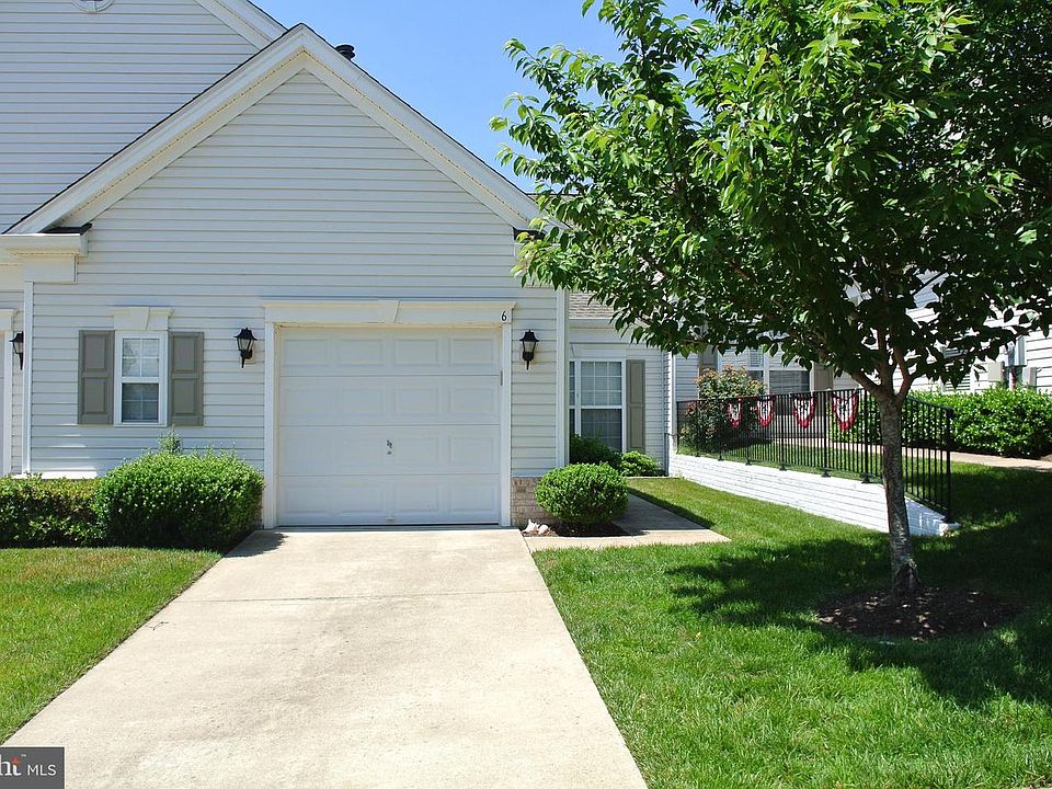 1st image of 6 Fawn Ln