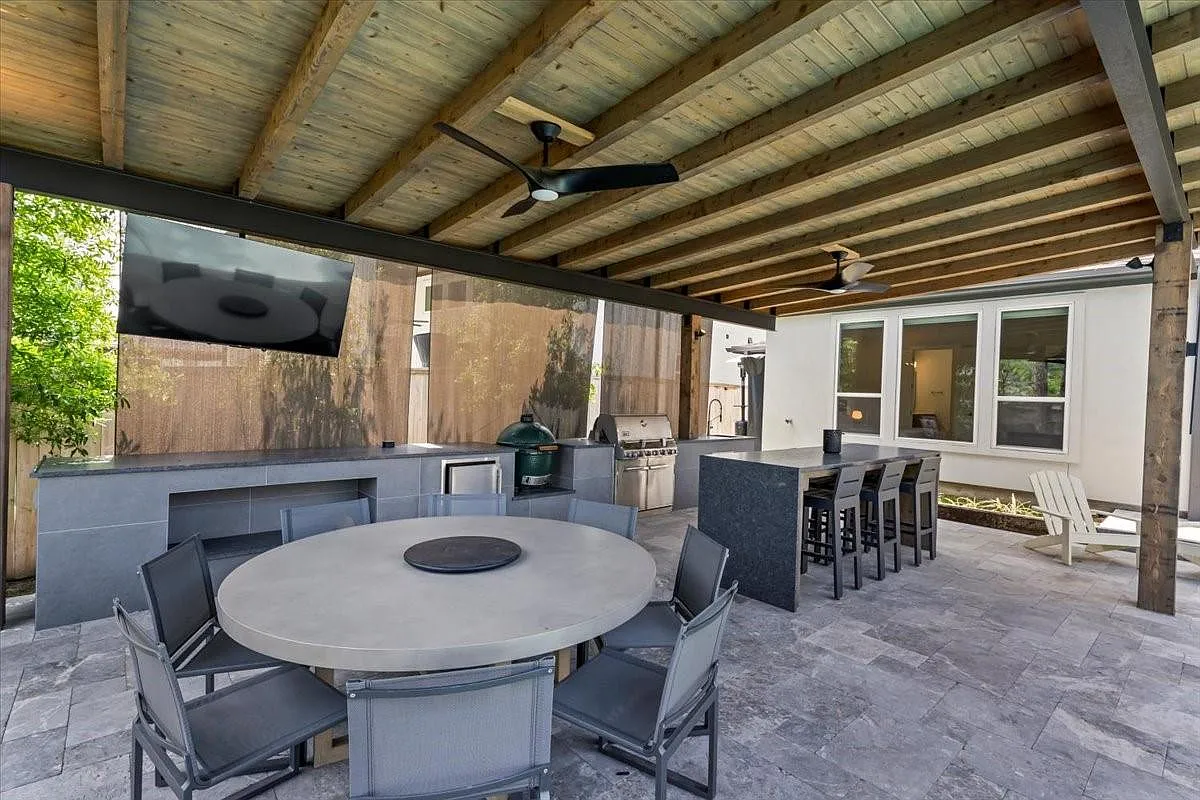 4 bed, 4.5 bath, 3412 sqft, $7,350 — Photo 4