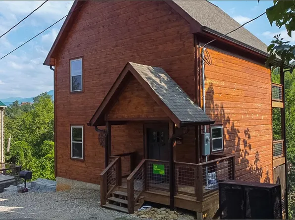 519 Edgewood Dr, Gatlinburg, TN 37738
