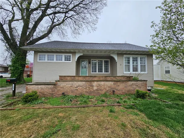 304 S Castle St, Salem, IL 62881