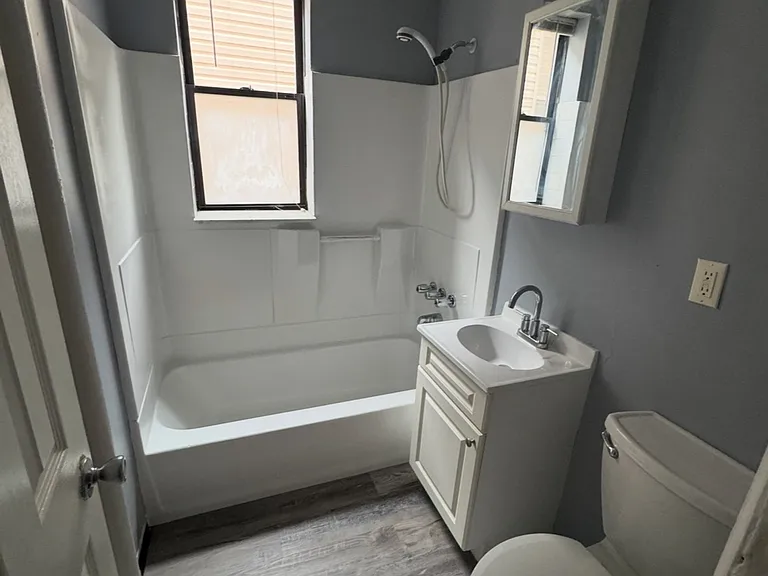 130 W 47th St #23 — Photo 4