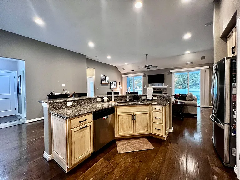 2228 Martlet Ln — Photo 4
