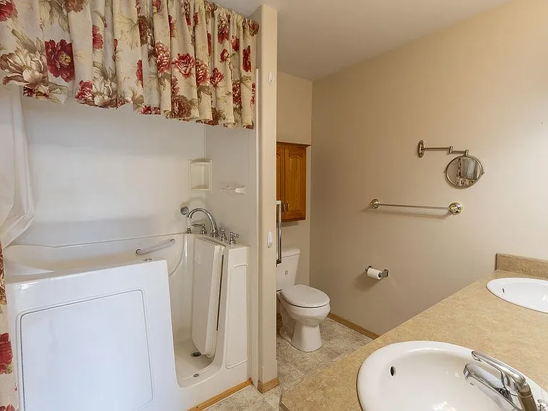 walk in tub shower has whirlpool capacity