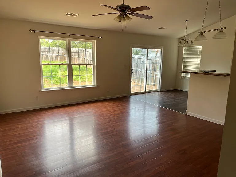 1123 Stonecrest Dr — Photo 32