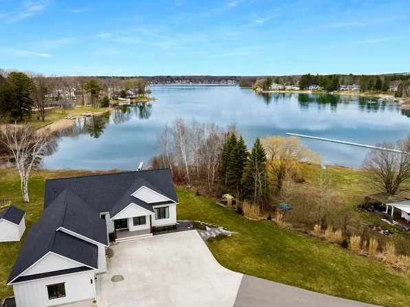 504 S East Silver Lake Rd, Traverse City, MI 49685